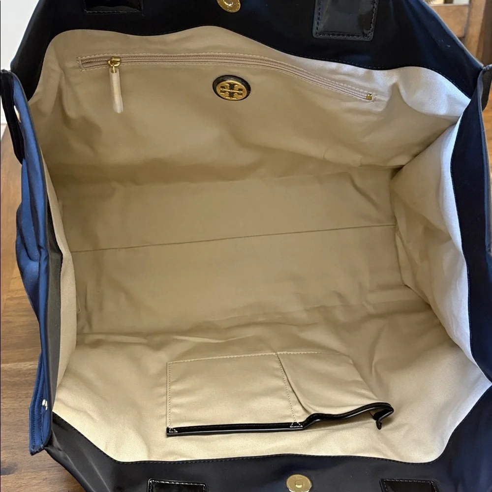 NWOT Tory Burch Ella Nylon Large Tote - Picture 9 of 14